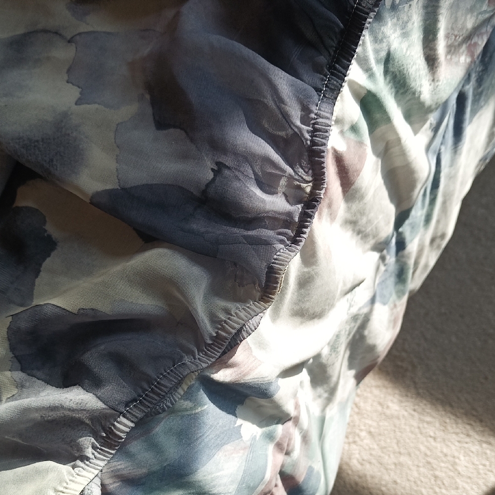 New York & Company Black and Gray Floral Blouse - Picture 5 of 6